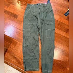 NWT! Hollister Ultra high-rise straight ankle cargo pants